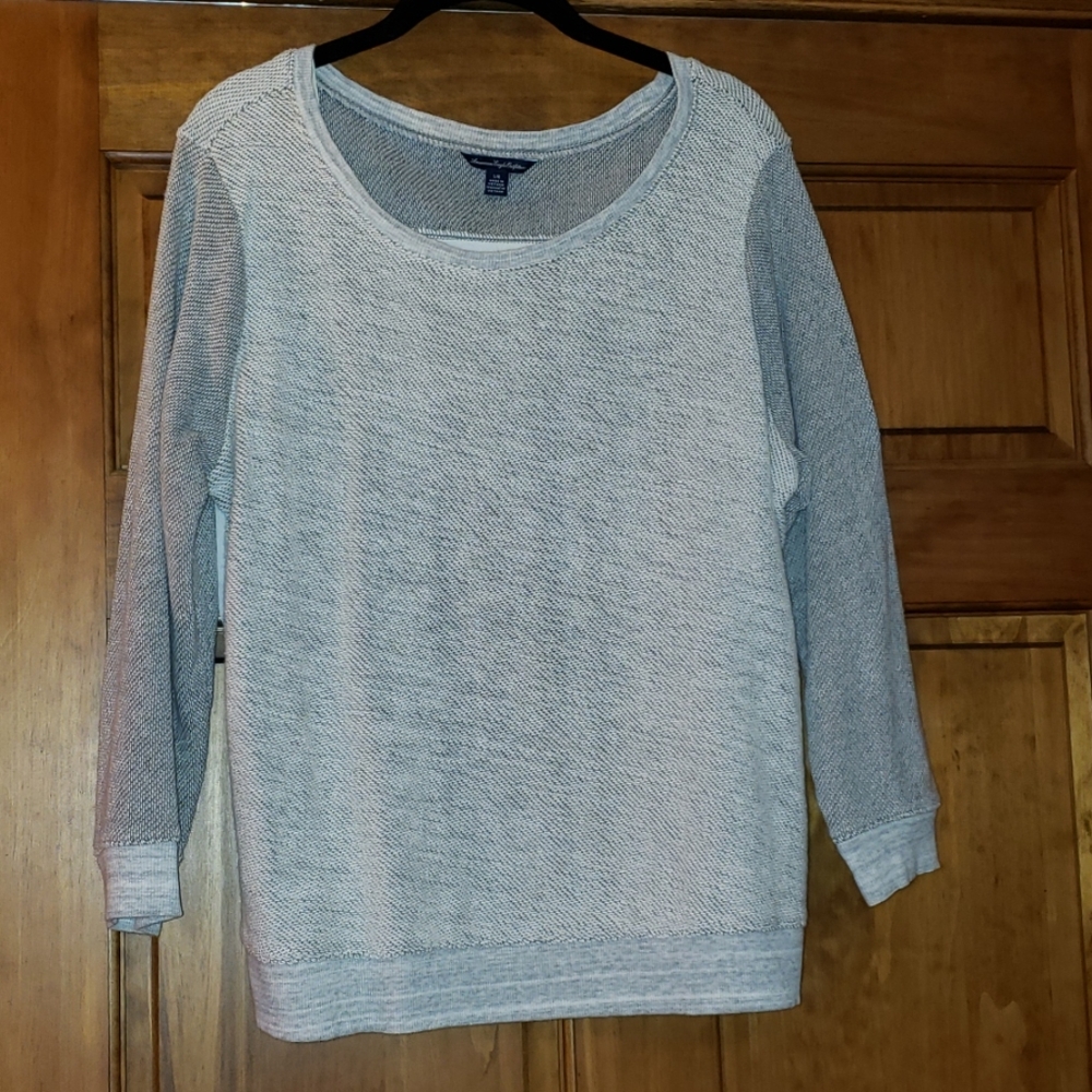 Very cute AEO Sweater with Quarter length sleeves
